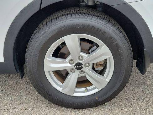 Used 2023 Kia Sorento LX FWD image 12