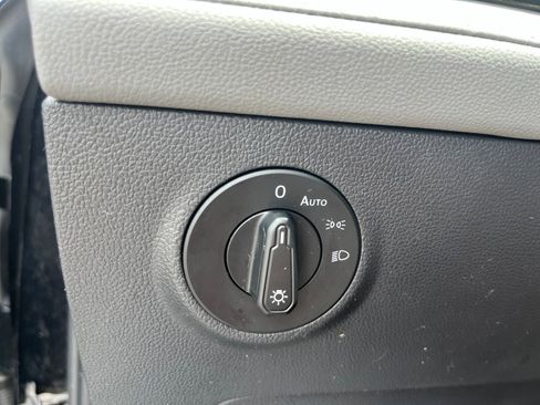 Used 2022 Volkswagen Taos SEL AWD/4WD image 14