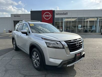 Used 2024 Nissan Pathfinder SL w/ Lighting Package (N92)