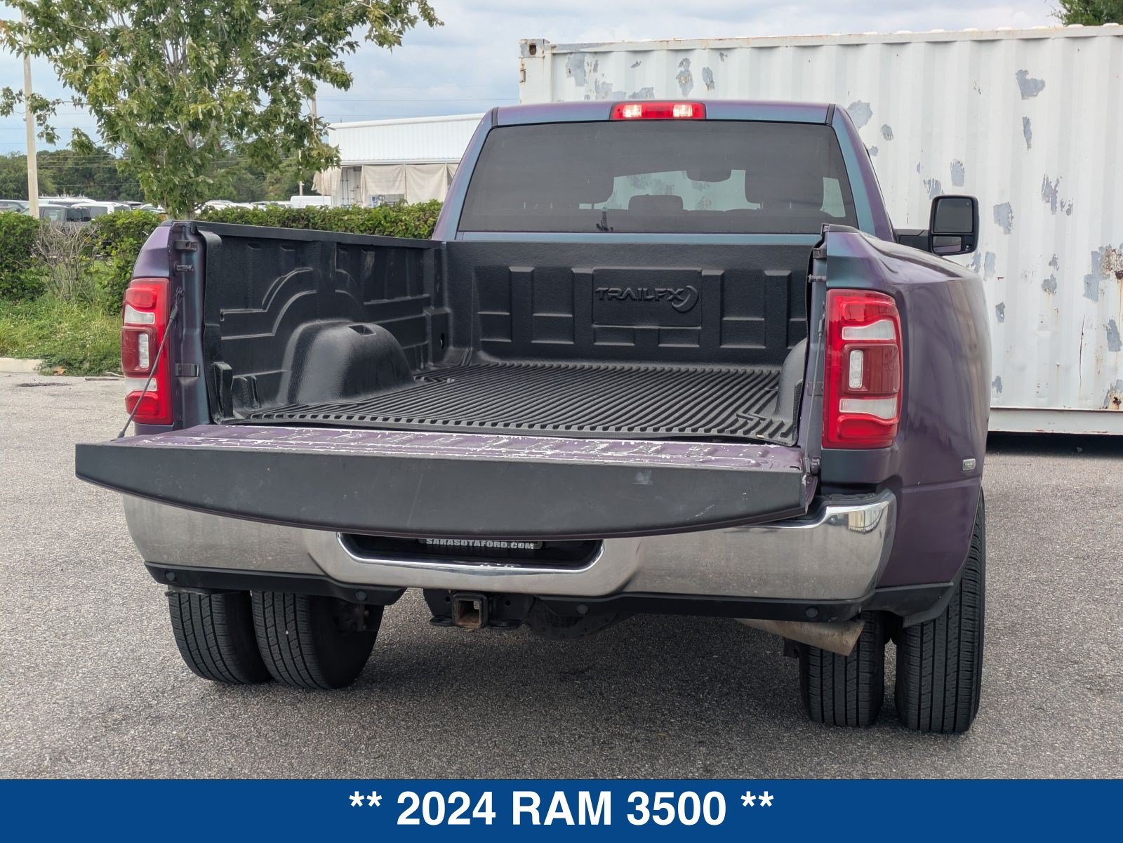 Used 2024 RAM 3500 Big Horn AWD/4WD image 15
