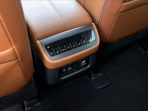 Used 2023 Nissan Pathfinder Platinum image 34