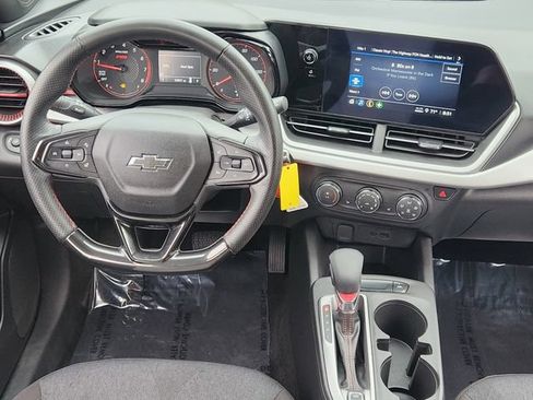 Used 2024 Chevrolet Trax RS w/ Driver Confidence Package FWD image 27