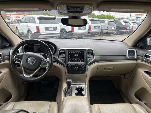 Used 2017 Jeep Grand Cherokee Overland AWD/4WD image 11