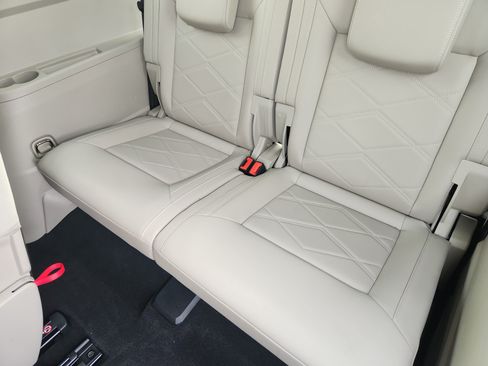 Used 2025 Volkswagen Atlas SE FWD image 31