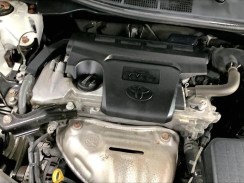 Used 2015 Toyota Camry LE image 29