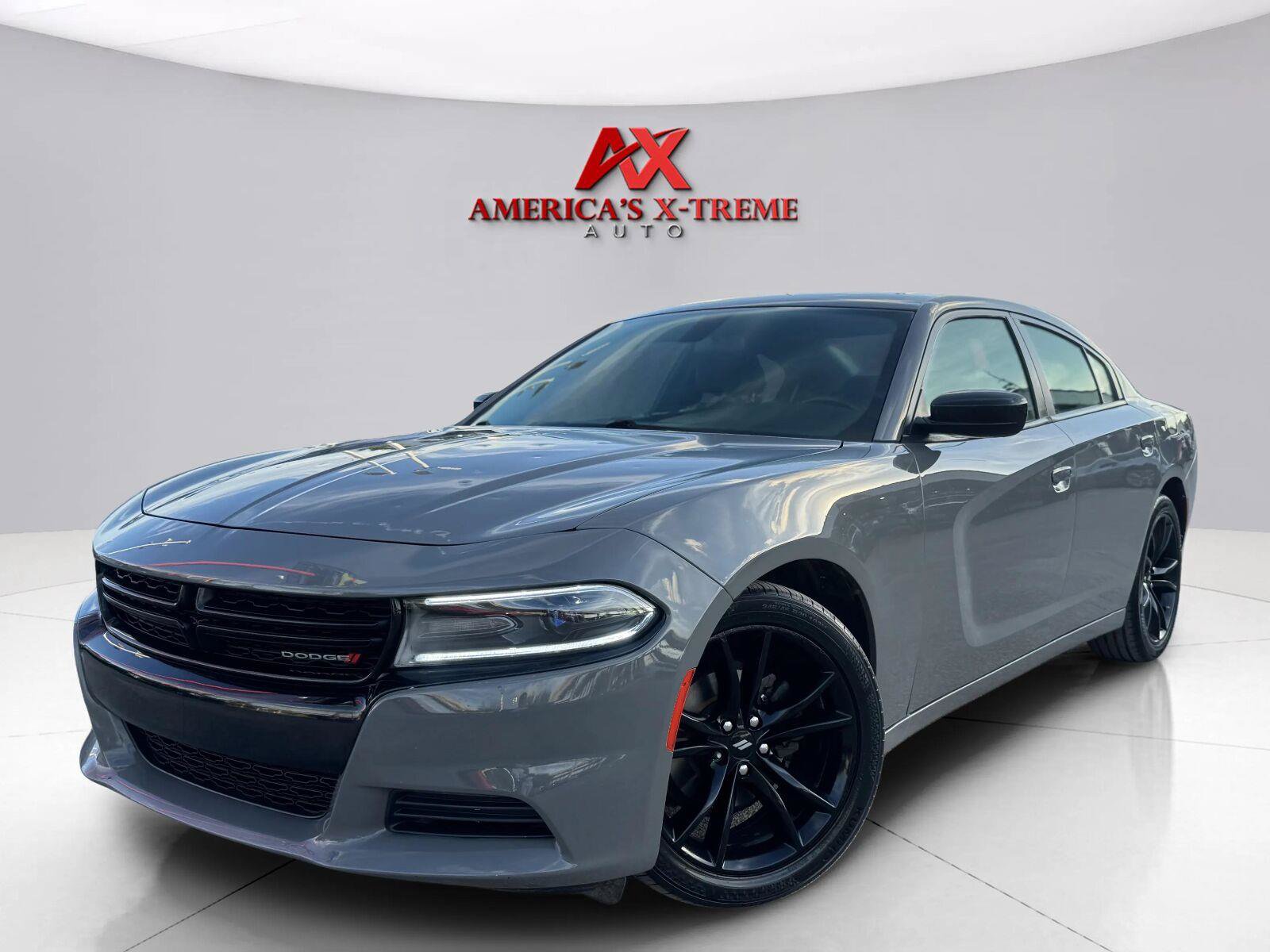 Used 2018 Dodge Charger SXT w/ Blacktop Package RWD image 1