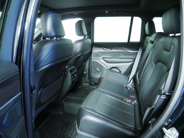 Used 2026 Jeep Grand Cherokee Limited AWD/4WD image 16