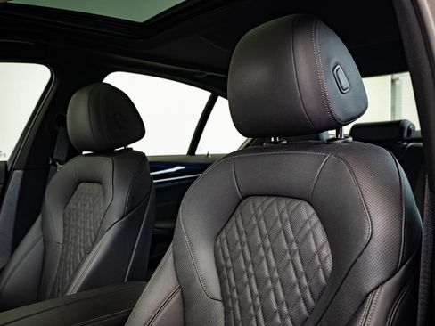 Used 2021 BMW 540i xDrive w/ Premium Package image 19