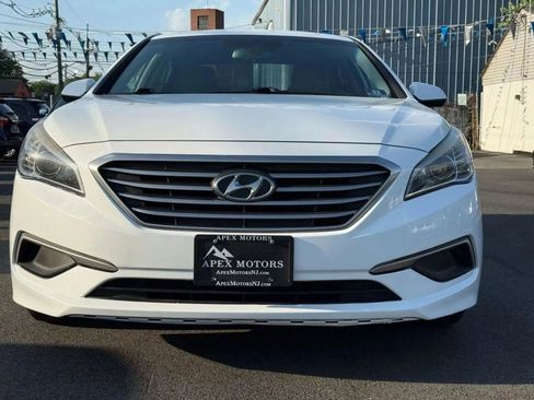 Used 2017 Hyundai Sonata SE image 2