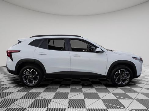 Certified 2024 Chevrolet Trax LT FWD image 8