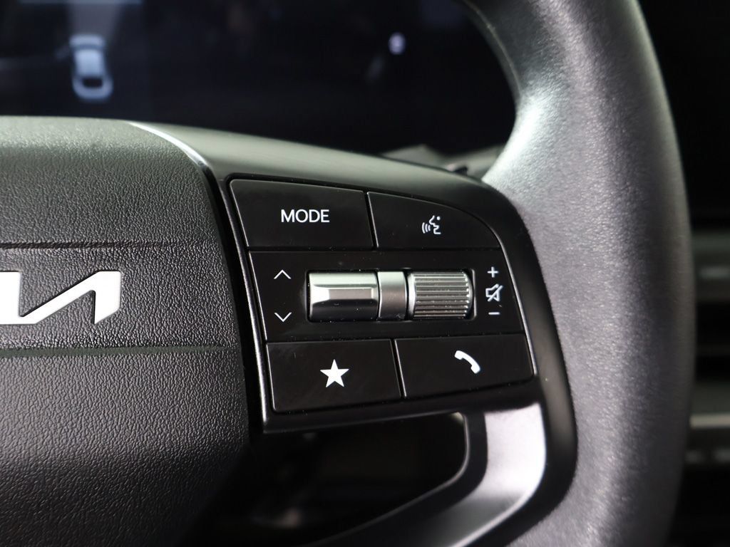 Certified 2025 Kia K4 FWD image 40