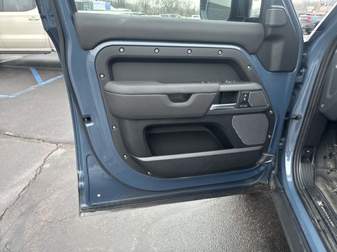 Used 2024 Land Rover Defender 110 X-Dynamic SE image 15