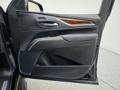 Used 2024 Cadillac Escalade Premium Luxury image 29