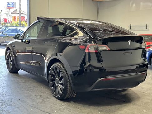 Used 2023 Tesla Model Y AWD image 2