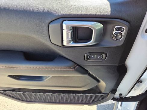 Used 2023 Jeep Gladiator Mojave w/ Cold Weather Group image 17