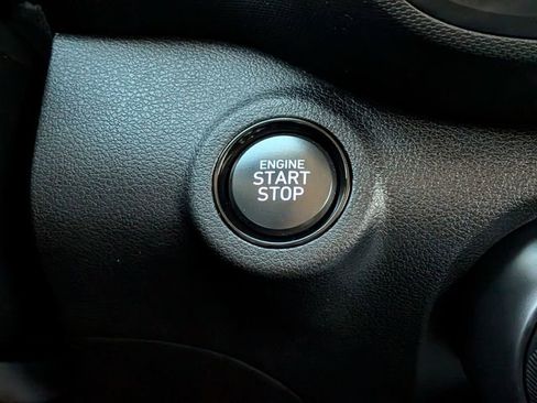 Used 2025 Hyundai Venue SEL image 24