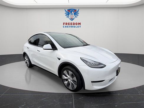 Used 2021 Tesla Model Y Long Range image 7