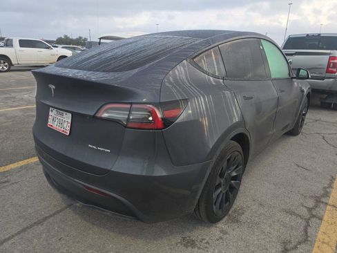 Used 2022 Tesla Model Y Long Range image 3