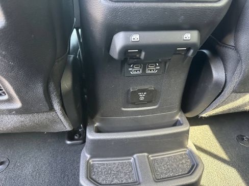 Used 2022 Jeep Wrangler Unlimited Rubicon w/ LED Lighting Group AWD/4WD image 20