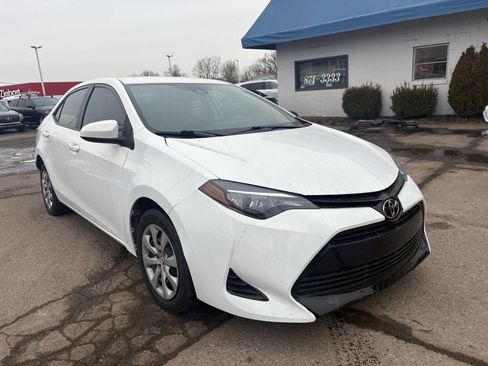 Used 2019 Toyota Corolla LE image 3