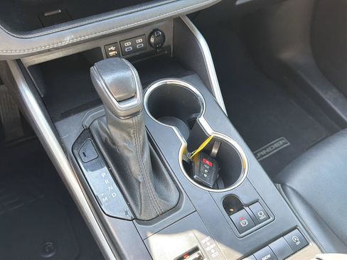 Used 2022 Toyota Highlander XSE FWD image 25