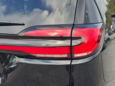New 2026 Chrysler Pacifica Limited w/ S Appearance Package FWD image 8