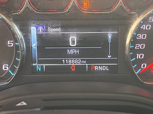 Used 2018 Chevrolet Suburban LT image 9