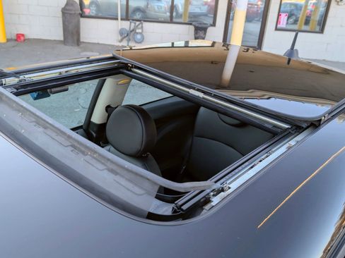 Used 2011 MINI Cooper Hardtop image 9