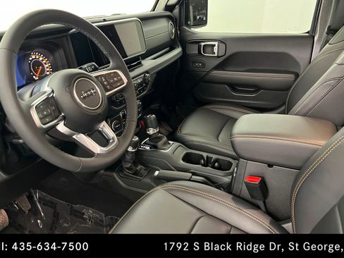 Used 2025 Jeep Wrangler Sahara image 15