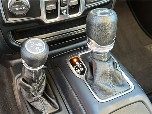 Used 2024 Jeep Wrangler Unlimited w/ Convenience Group image 18