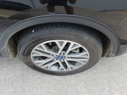 Used 2021 Ford Escape SEL w/ Technology Package AWD/4WD image 9