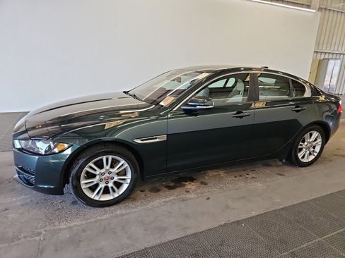 Used 2017 Jaguar XE Premium image 2