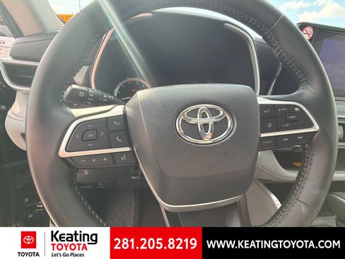 Used 2026 Toyota Highlander XLE AWD/4WD image 15