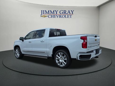 New 2026 Chevrolet Silverado 1500 High Country w/ High Country Premium Package AWD/4WD image 3