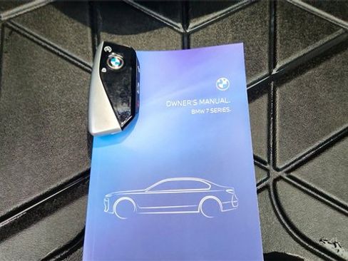 Used 2024 BMW 740i w/ Premium Package image 66