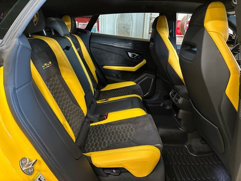 Used 2022 Lamborghini Urus Base image 22