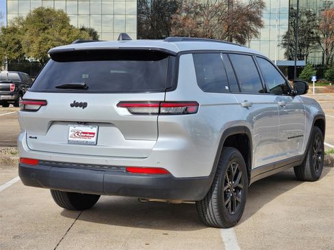 Used 2024 Jeep Grand Cherokee L Laredo image 6