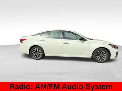 Used 2025 Nissan Altima 2.5 SV image 9