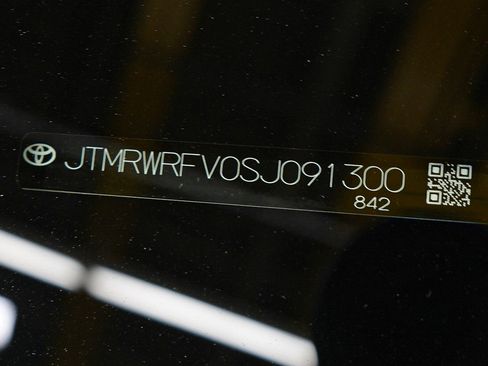 Used 2025 Toyota RAV4 XLE AWD/4WD image 30