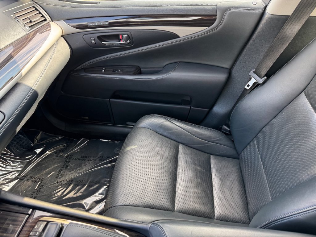 Used 2016 Lexus LS 460 AWD w/ Comfort Package image 30