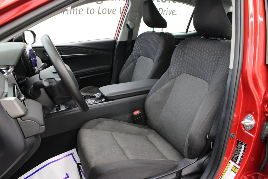 Used 2025 Toyota Camry LE FWD image 14