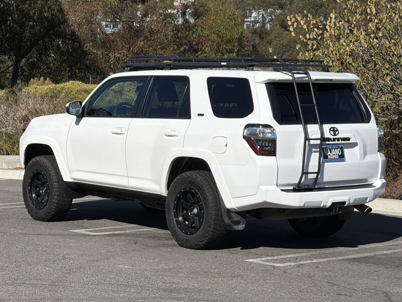 Used 2018 Toyota 4Runner SR5 AWD/4WD image 4