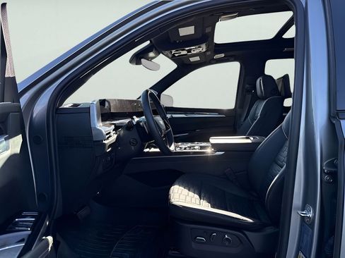 Used 2025 Cadillac Escalade Sport Platinum image 29