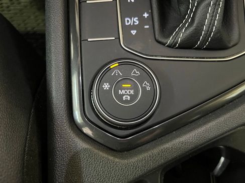 Certified 2021 Volkswagen Tiguan SE AWD/4WD image 16