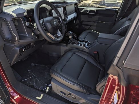 New 2026 Ford Bronco Badlands w/ Sasquatch Package AWD/4WD image 9