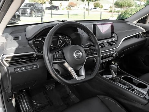Used 2021 Nissan Altima 2.5 SV w/ SV Premium Package image 13