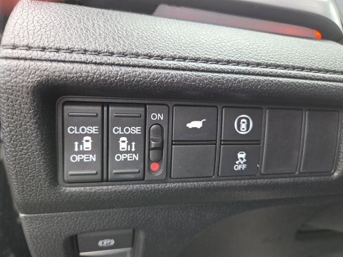 Used 2024 Honda Odyssey Sport image 11
