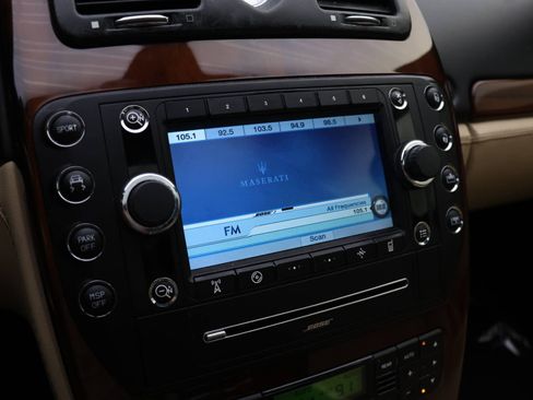 Used 2010 Maserati Quattroporte image 11