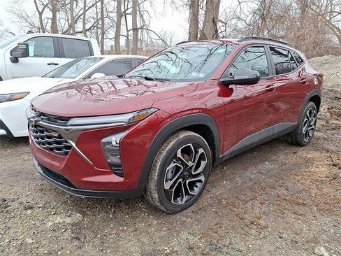 Certified 2025 Chevrolet Trax RS w/ Driver Confidence Package image 3