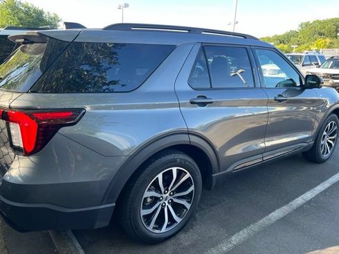Used 2025 Ford Explorer ST-Line RWD image 3